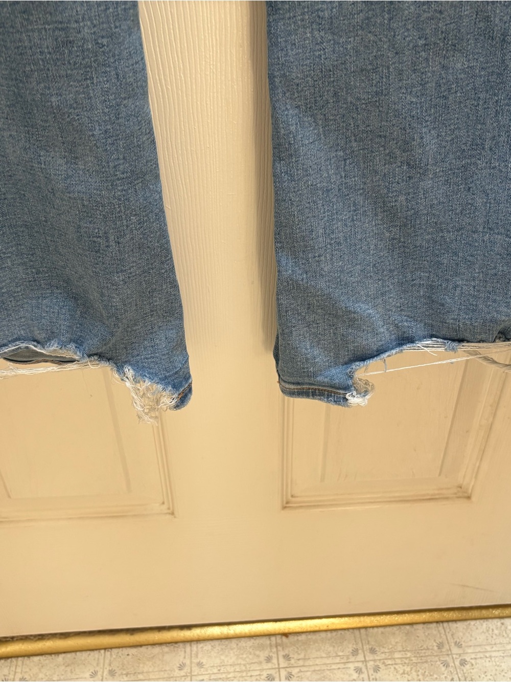American Eagle Outfitters Light Blue Distressed Flared Jeans - Picture 4 of 5